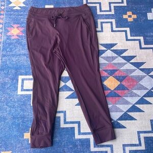 Halara joggers like new! Beautiful plum color perfect for fall!